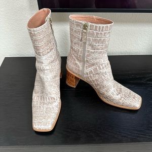 Alohas croc two tone boots